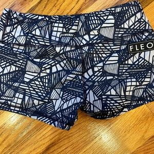 Fleo athletic shorts small